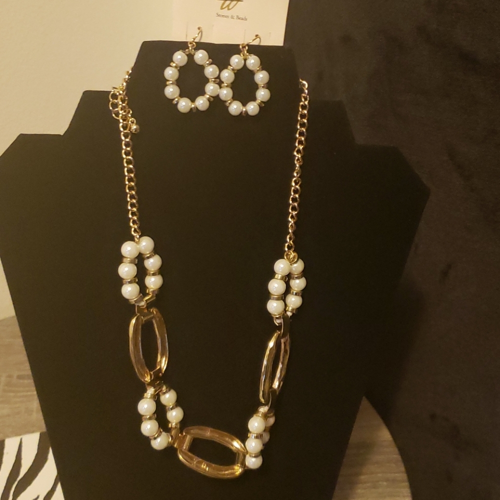 NWT Faux Pearl/Gold Fashion Jewelry Set
